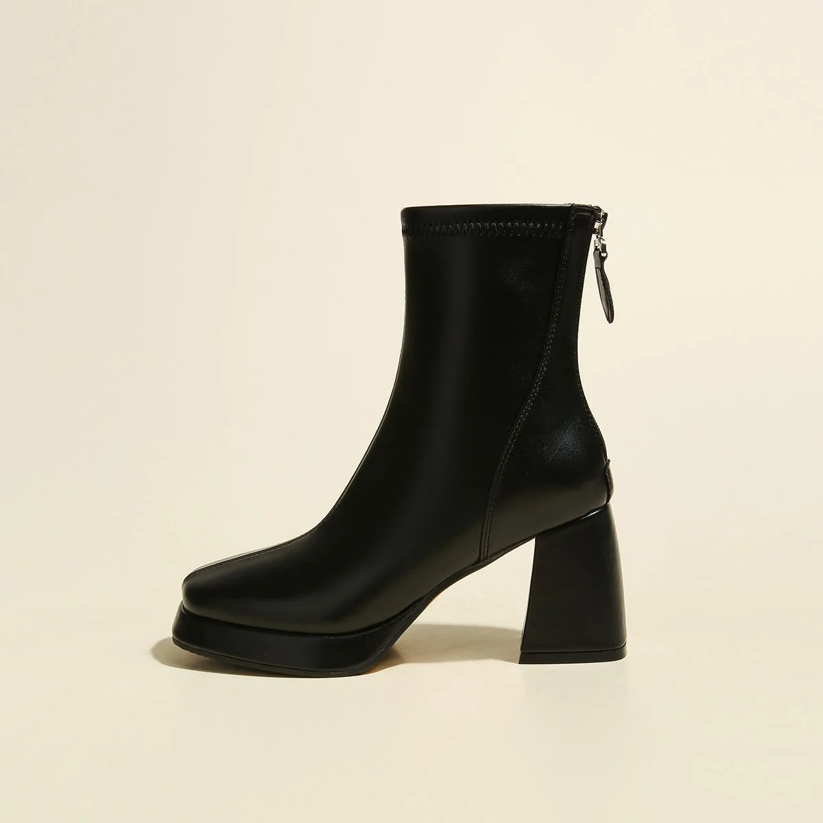 Square-Toe Block-Heel Ankle Boot — A squared-toe ankle boot in black and brown microfibre, with a 6–8 cm block heel on a platform sole and a zip up the back